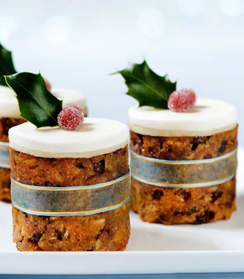 Mini Christmas cake muffins with rum - Saga