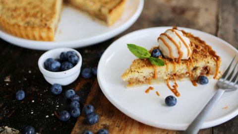 Caramel Apple Crumble Pie