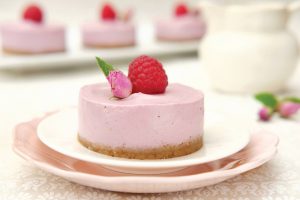Mini Raw Raspberry Cheesecakes
