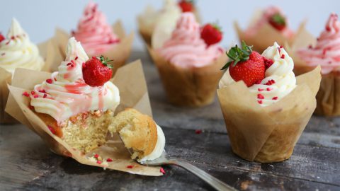 Strawberries & Cream Cupcakes
