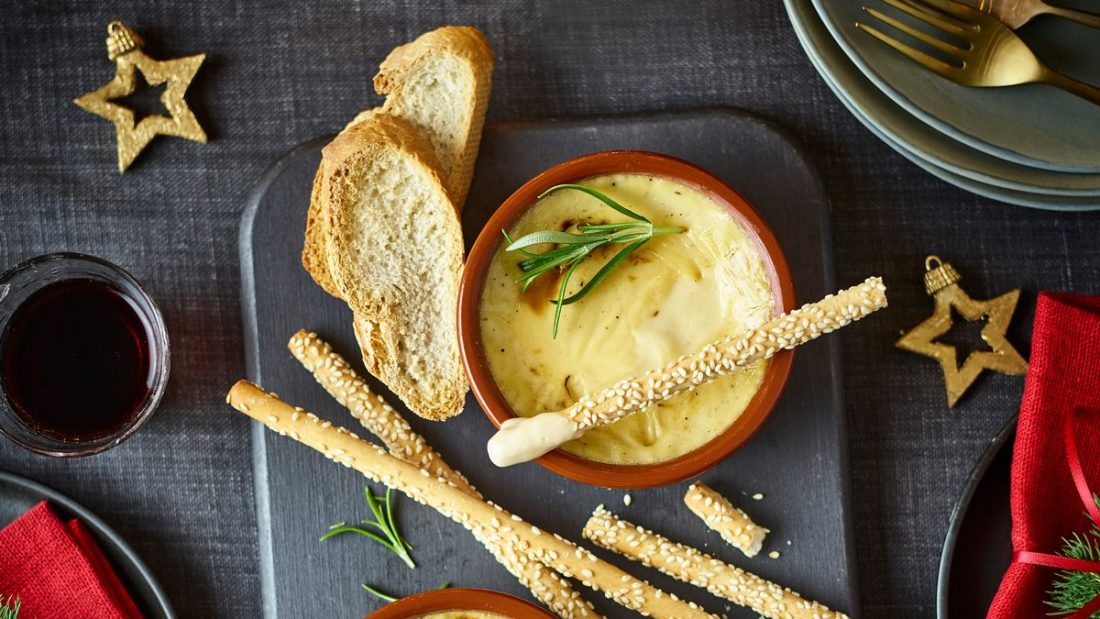 Wicked-Food-Smoked-Cheddar-Fondue