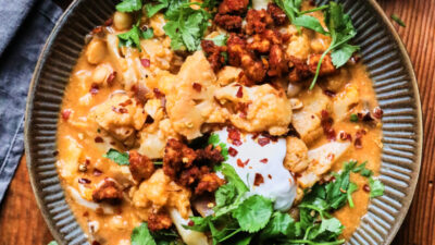 Creamy Cauliflower Curry With Crispy Tempeh Sprinkle